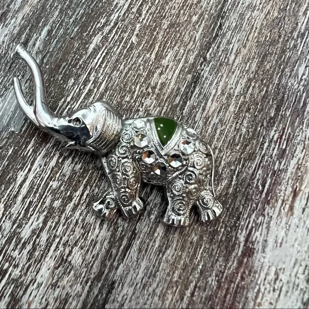 Vintage Elephant Small Mini Pin Silver Tone with Jade Colored Stone